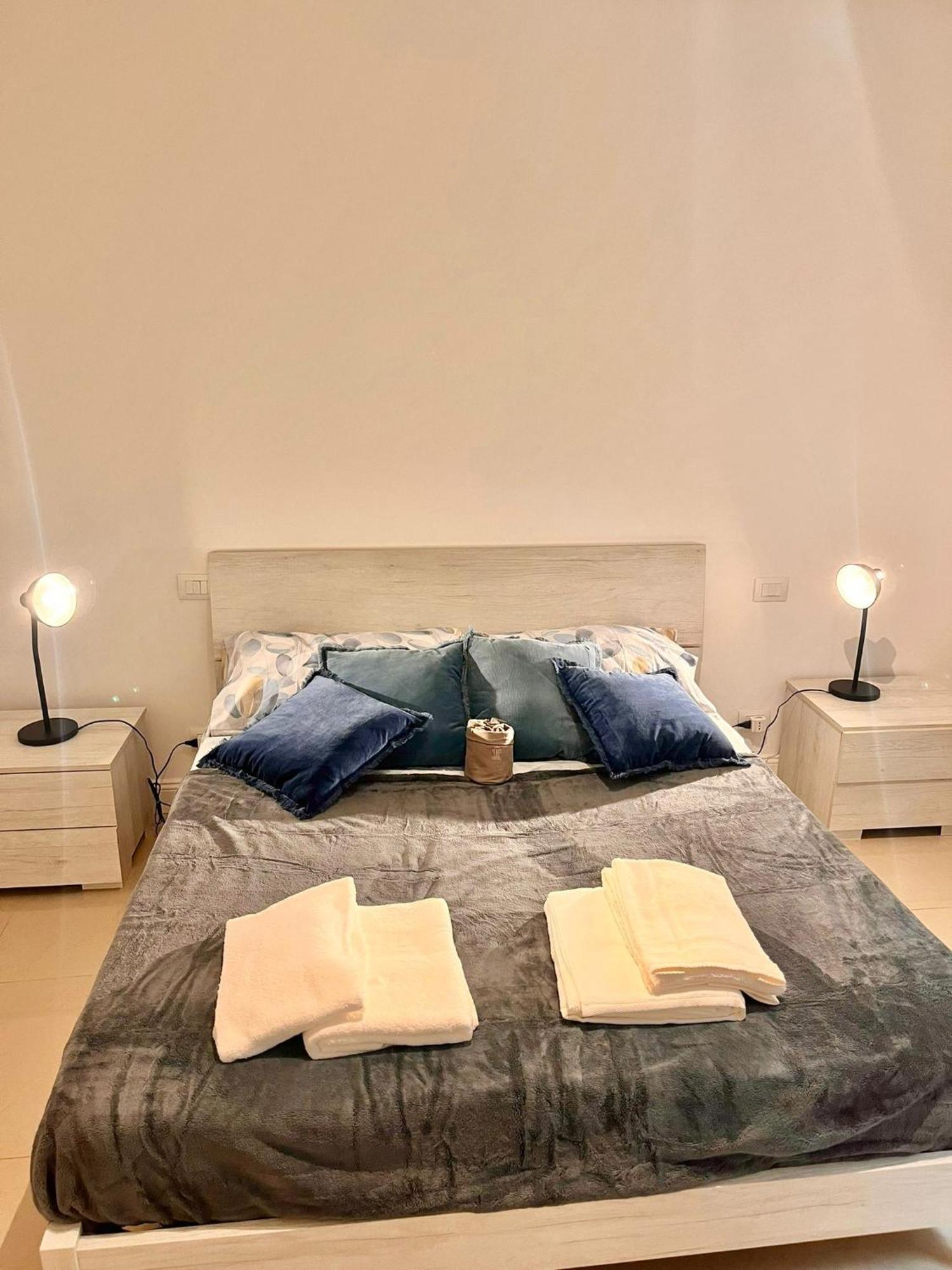 Séjour chez l'habitant Double With Private Bathroom In Shared Rome